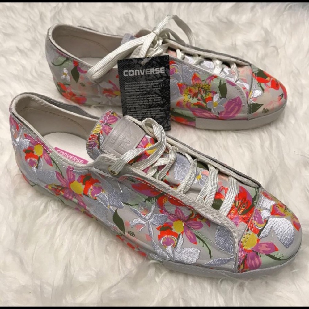 Converse Patbo floral